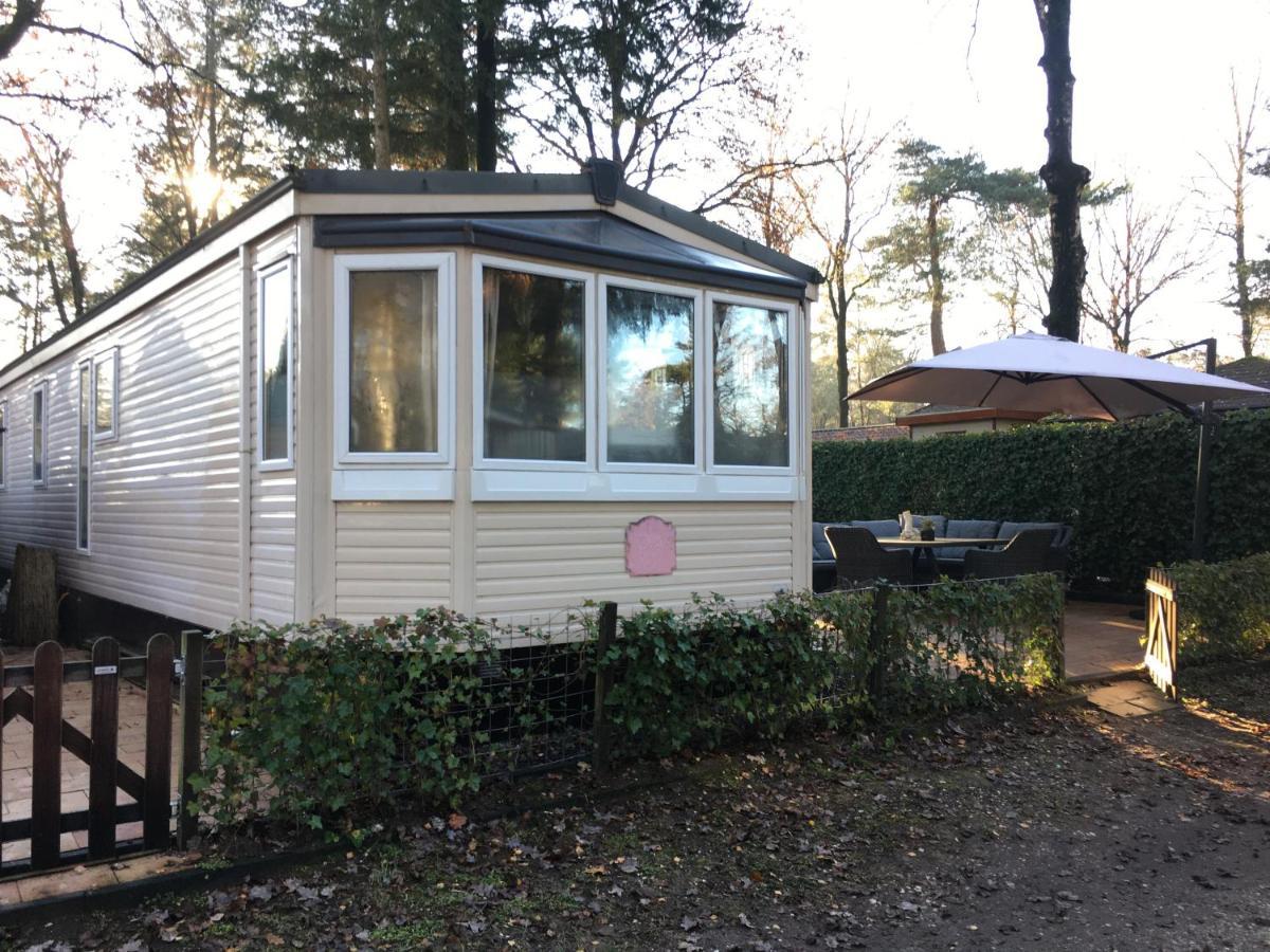 Prachtige Luxe Chalet Op De Veluwe Nabij Hoenderloo Villa Bagian luar foto