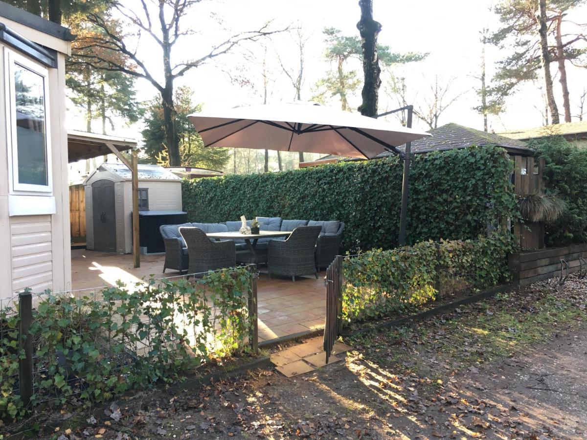 Prachtige Luxe Chalet Op De Veluwe Nabij Hoenderloo Villa Bagian luar foto